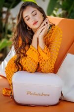 ⁦صندوق حافظ للبرودة اصدار ذهبي  - لون بيرلا بحزام جلد بني - 12 لتر⁩ - الصورة ⁦3⁩