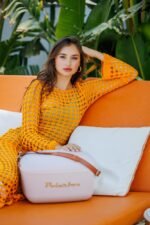 ⁦صندوق حافظ للبرودة اصدار ذهبي  - لون بيرلا بحزام جلد بني - 12 لتر⁩ - الصورة ⁦4⁩