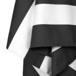 ⁦منشفة بحر سريعة الجفاف - أسود مخطط - مقاس كبير⁩ - الصورة ⁦2⁩