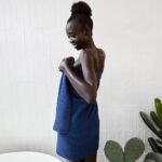 ⁦منشفة حمام - ازرق عامق - مقاس كبير جدا⁩ - الصورة ⁦5⁩