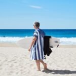 ⁦منشفة بونشو - أزرق غامق مخطط - مقاس كبير⁩ - الصورة ⁦6⁩